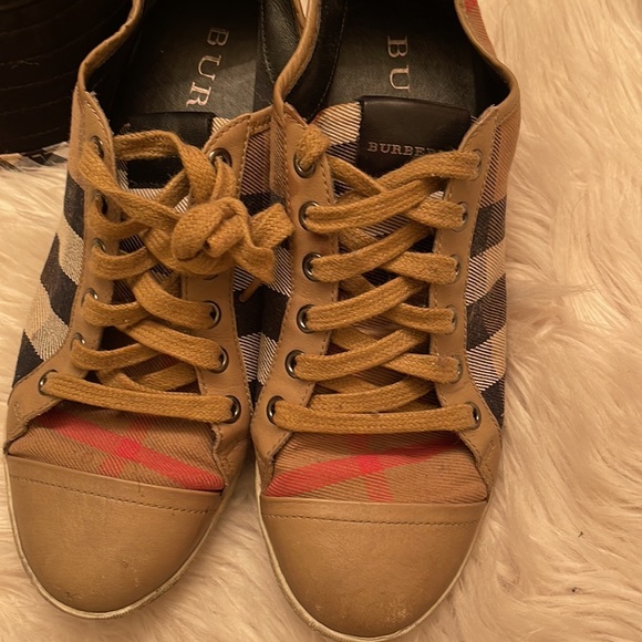 Burberry shoes - Picture 3 of 6